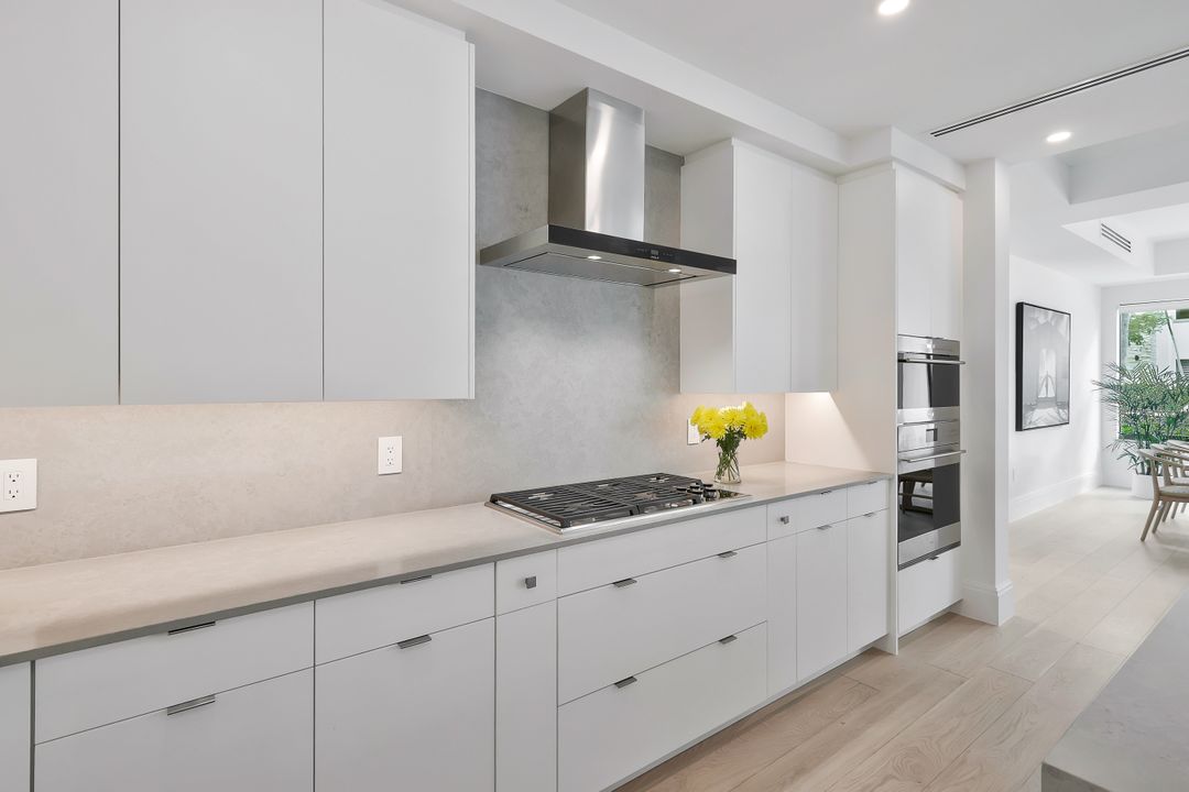 1130 3rd Ave S #105, Naples, FL 34102