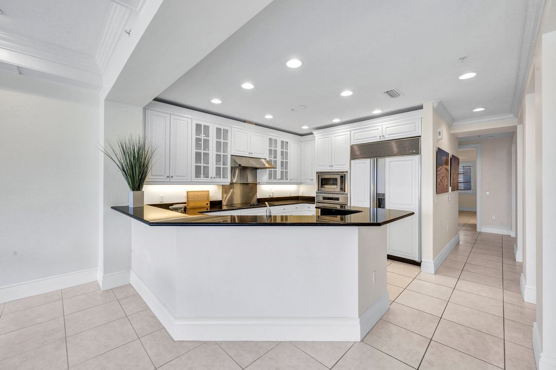 1400 Gulf Shore Blvd N #203, Naples, FL 34102