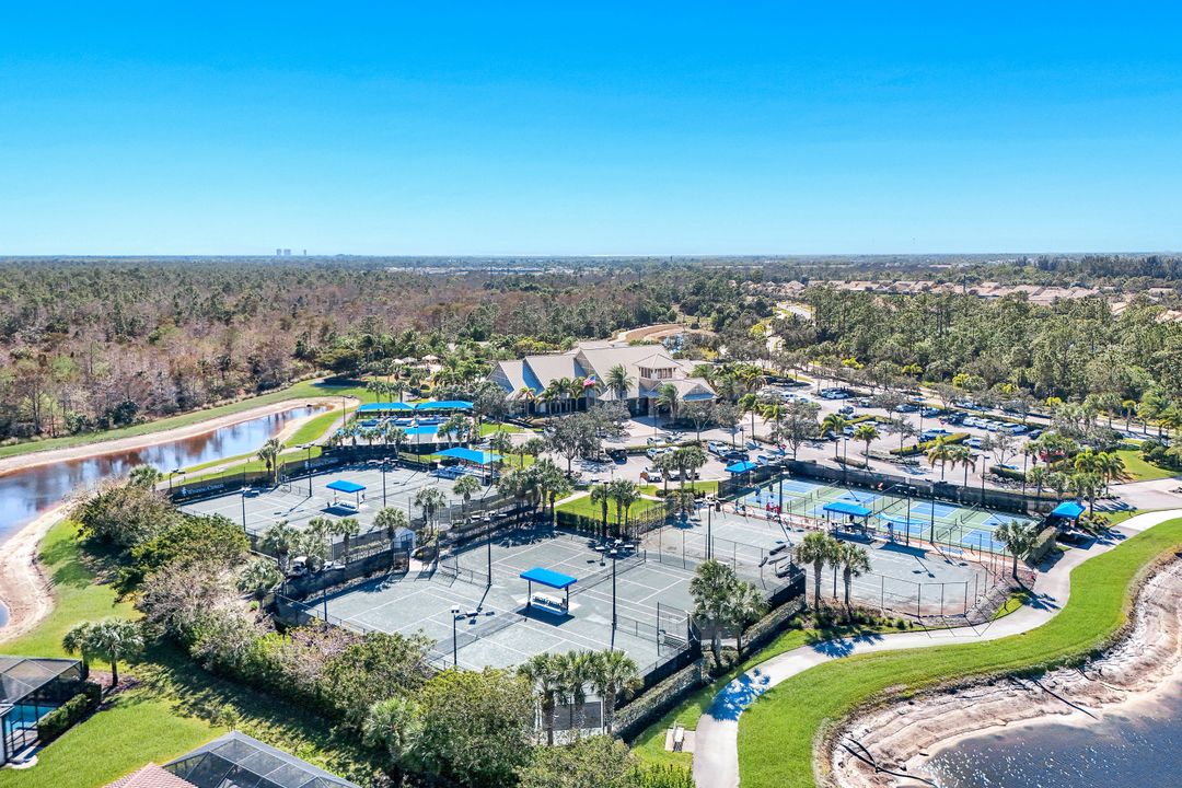 7121 Live Oak Dr, Naples, FL 34114