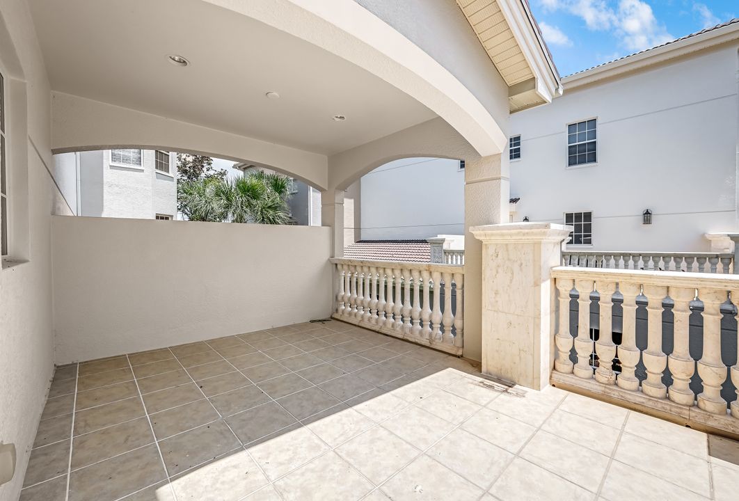 510 Avellino Isles Cir #2202, Naples, FL 34119