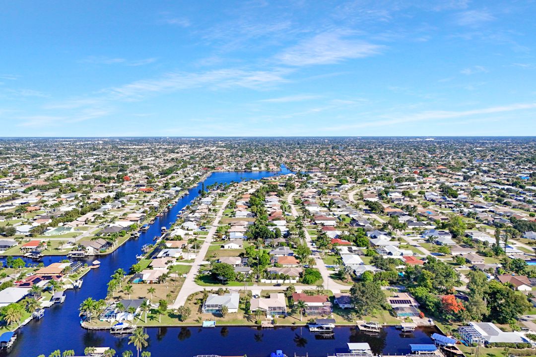 206 SE 37th Terrace, Cape Coral, FL 33904