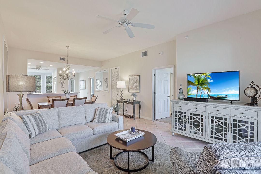 8223 Parkstone Pl #306, Naples, FL 34120