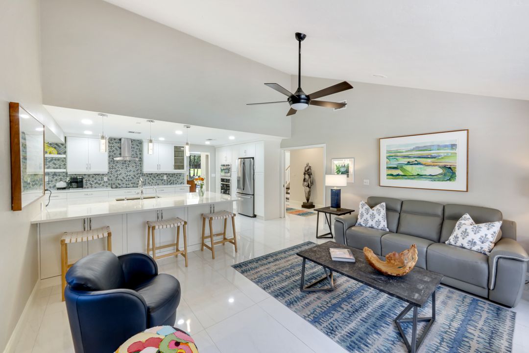 370 Edgemere Way N, Naples, FL 34105