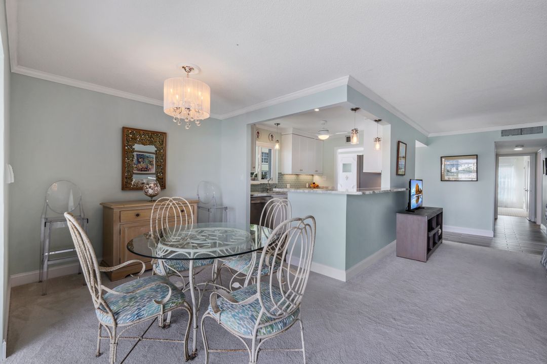 1910 Gulf Shore Blvd N #207, Naples, FL 34102