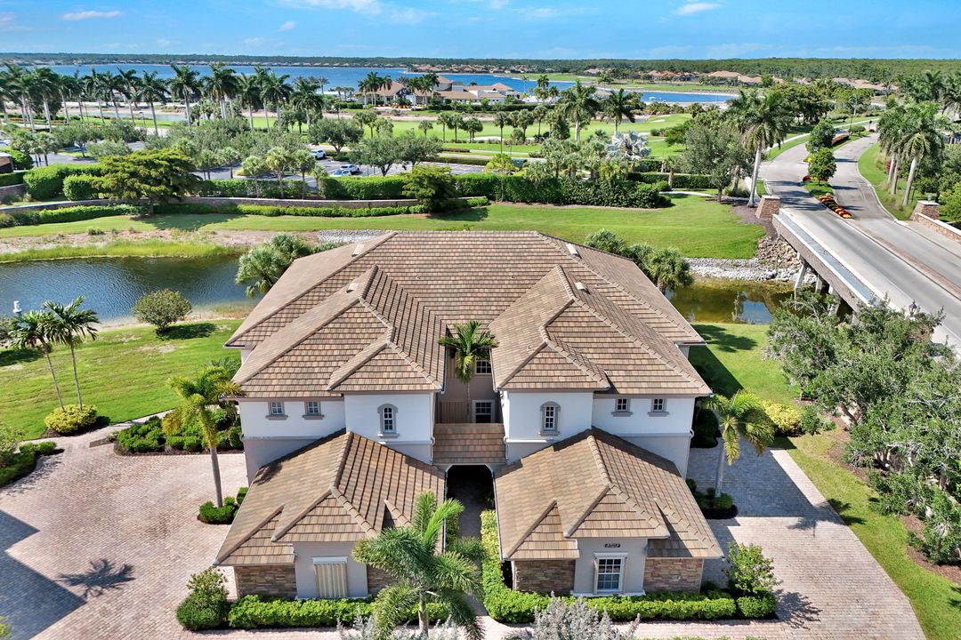 8723 Coastline Ct #202, Naples, FL 34120