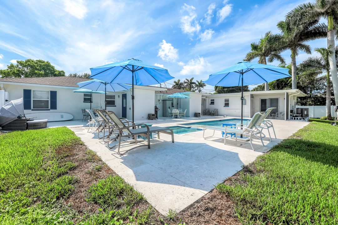 10095 7th St N #3, Naples, FL 34108