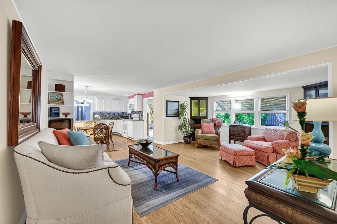 522 Menton Ln, Naples, FL 34112