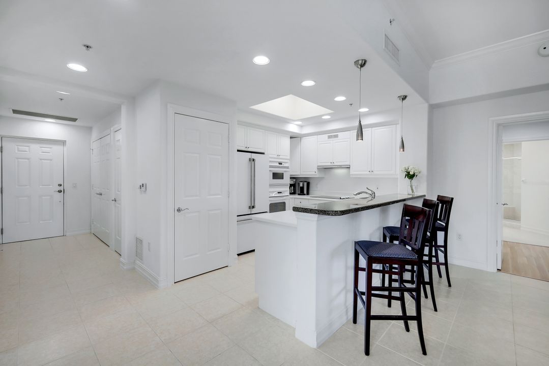 2278 Tiburon Blvd E #406, Naples, FL 34109