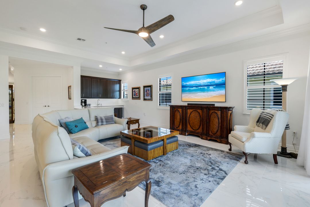 2488 Breakwater Wy #13-201, Naples, FL 34112