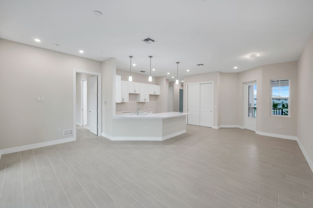 280 Antilles Wy E #101, Naples, FL 34112