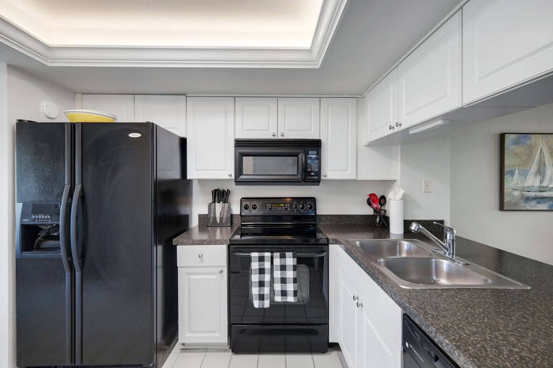 15161 Cedarwood Ln, Naples, FL 34110
