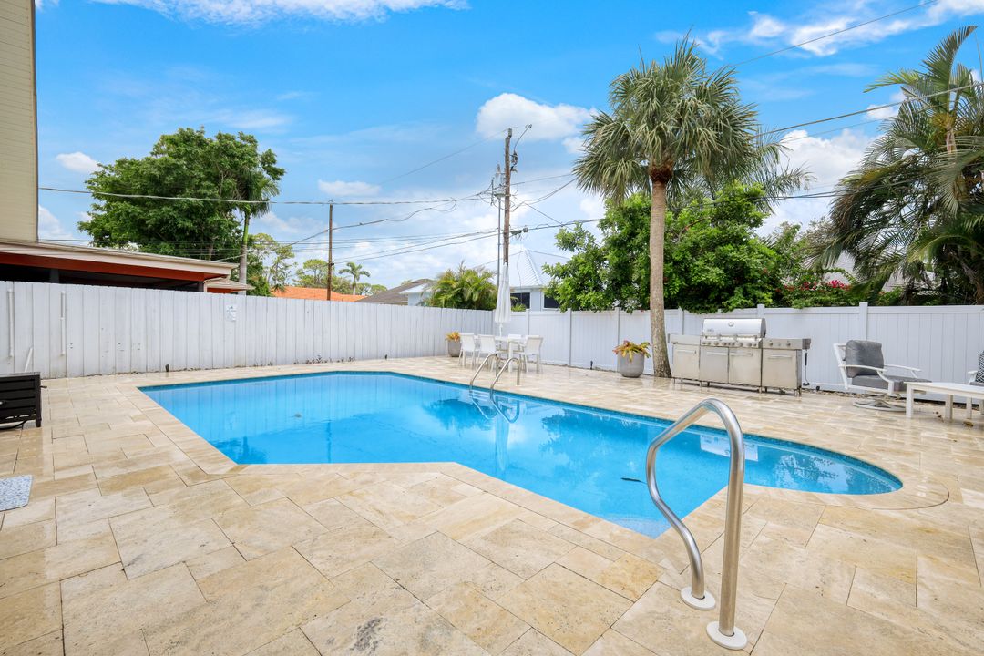 820 102nd Ave N, Naples, FL 34108