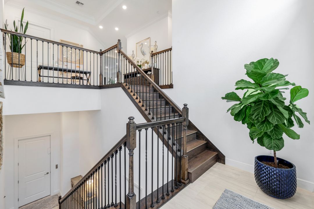 2472 Breakwater Wy #11-202, Naples, FL 34112