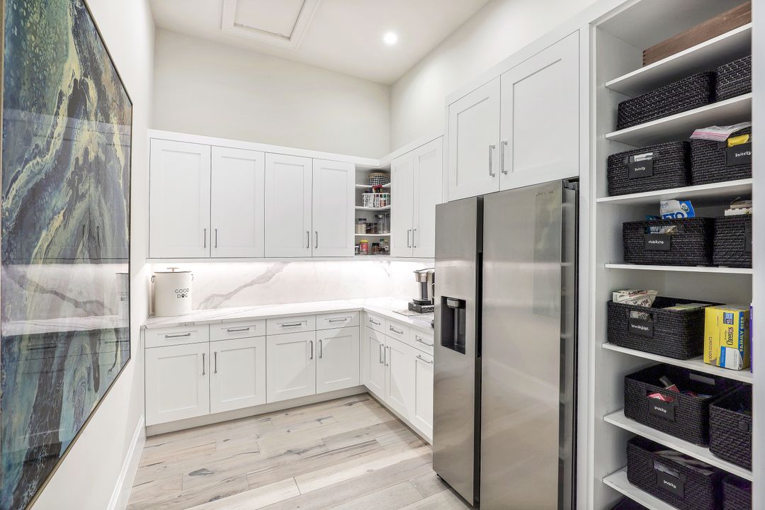 125 Caribbean Rd, Naples, FL 34108