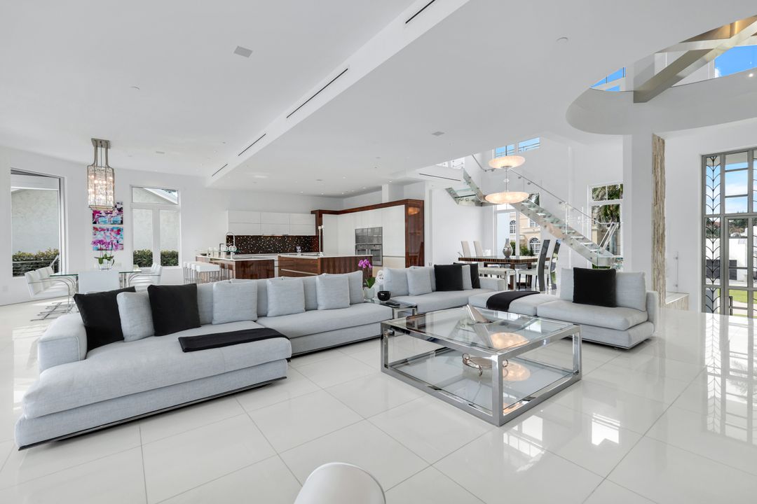 260 Channel Dr, Naples, FL 34108