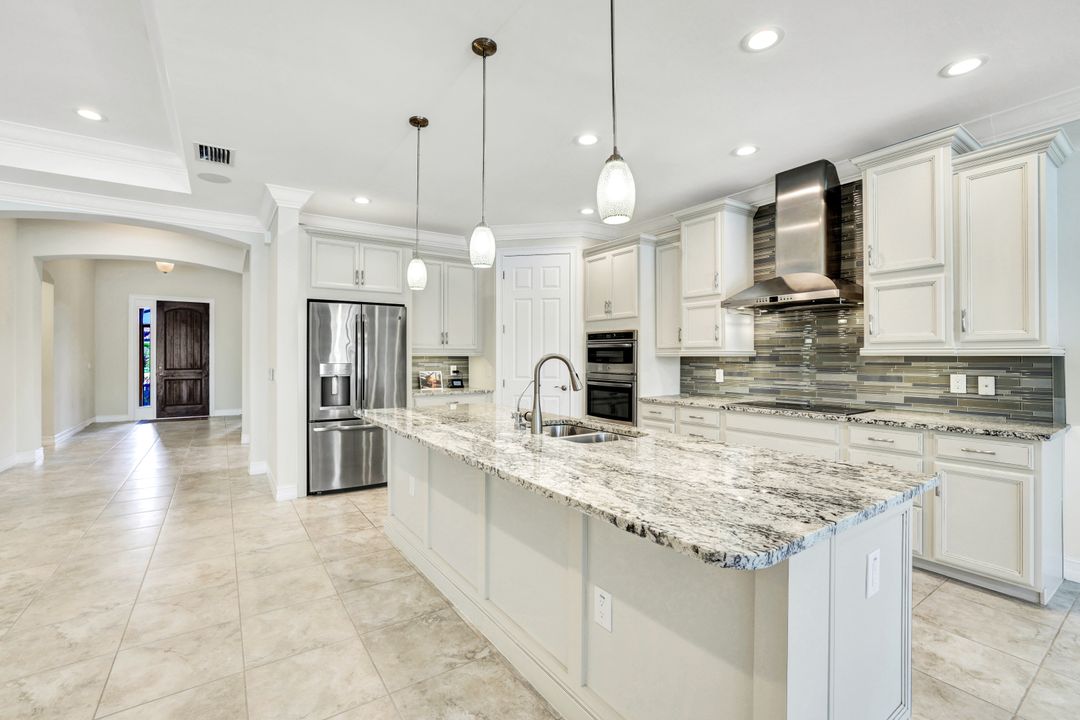 1621 Songbird Ct, Naples, FL 34120