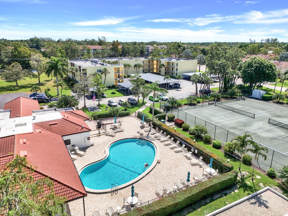 1083 Forest Lakes Dr #307, Naples, FL 34105