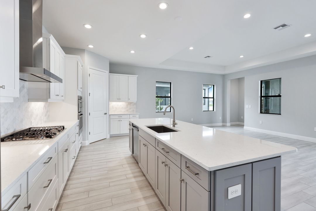 3995 Pegasus Wy, Naples, FL 34120