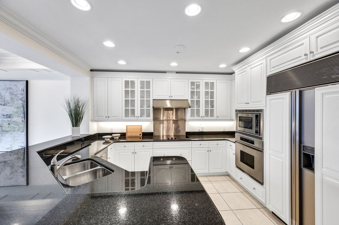 1400 Gulf Shore Blvd N #203, Naples, FL 34102