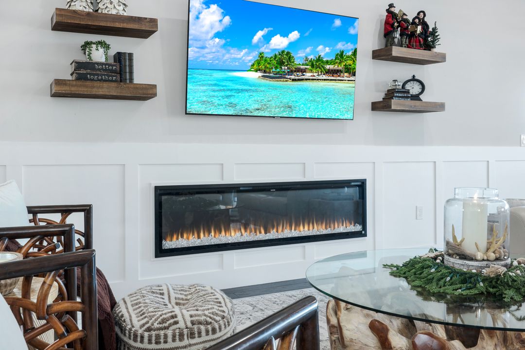 8783 Coastline Ct #202, Naples, FL 34120