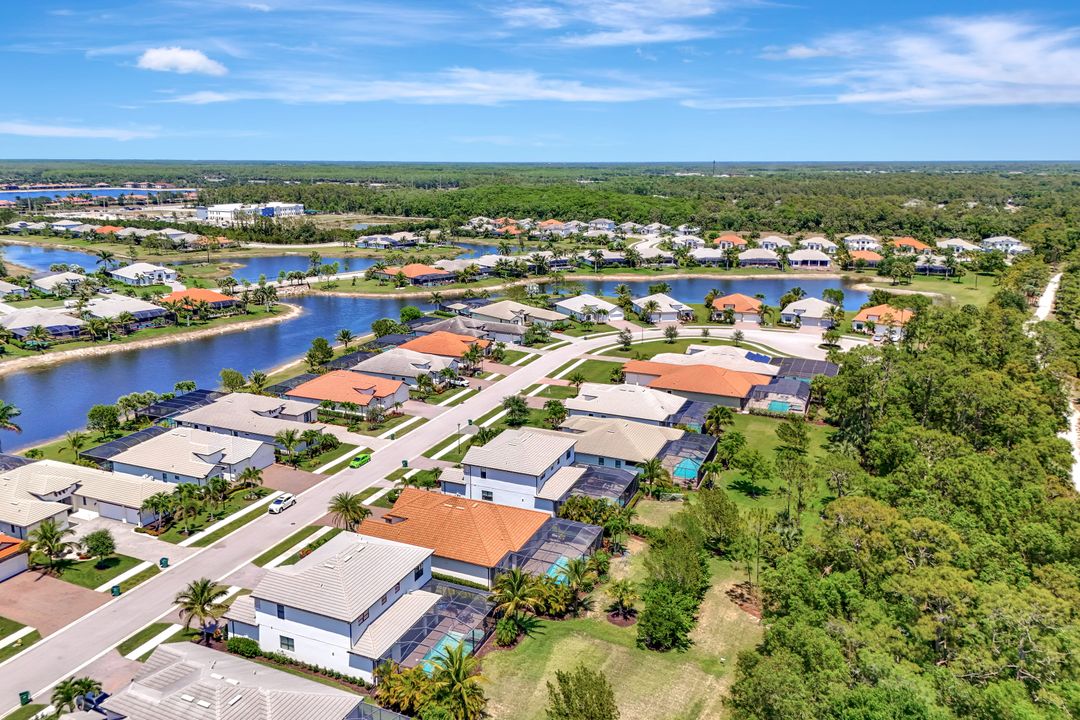 2102 Antigua Ln, Naples, FL 34120