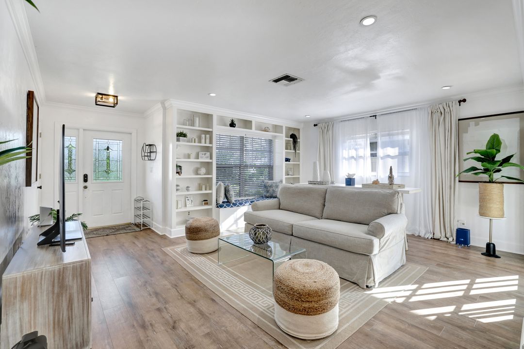 782 103rd Ave N, Naples, FL 34108