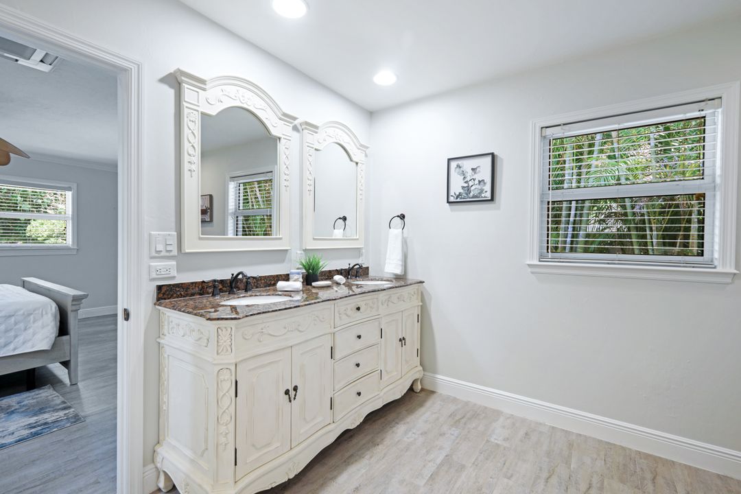 832 97th Ave N, Naples, FL 34108