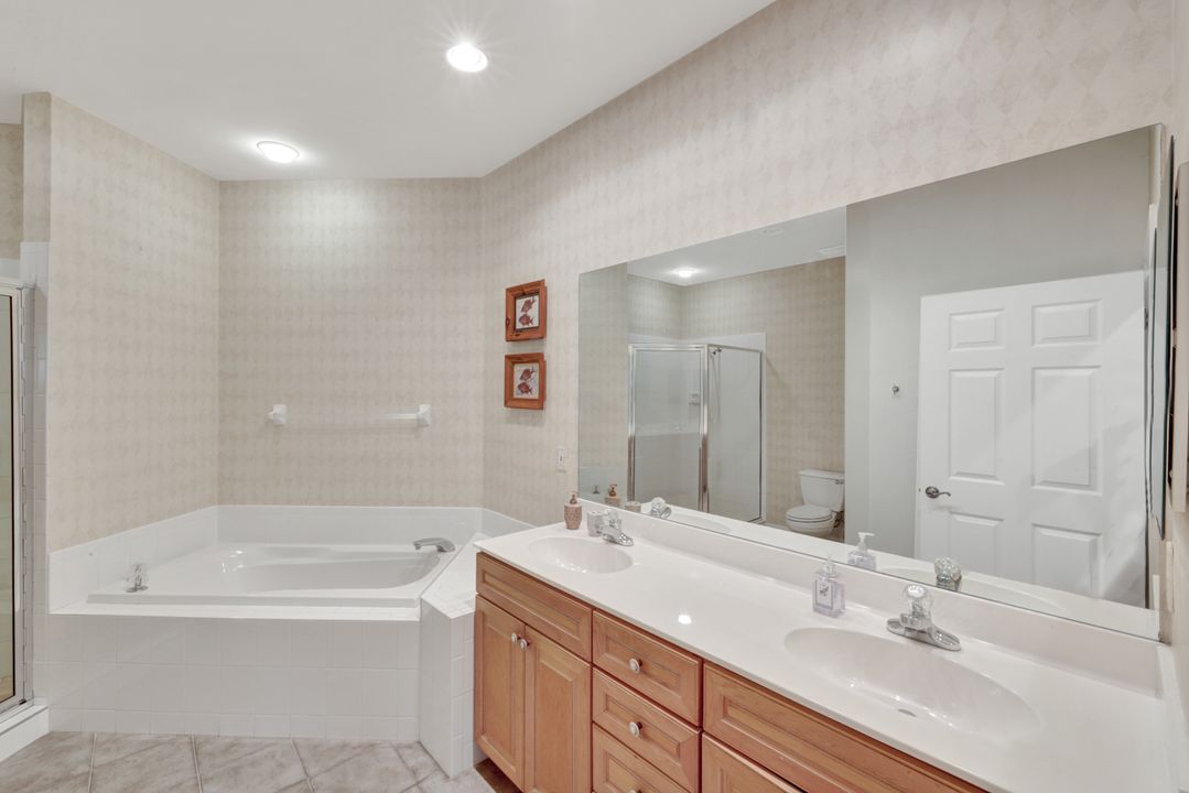 8275 Danbury Blvd #203, Naples, FL 34120