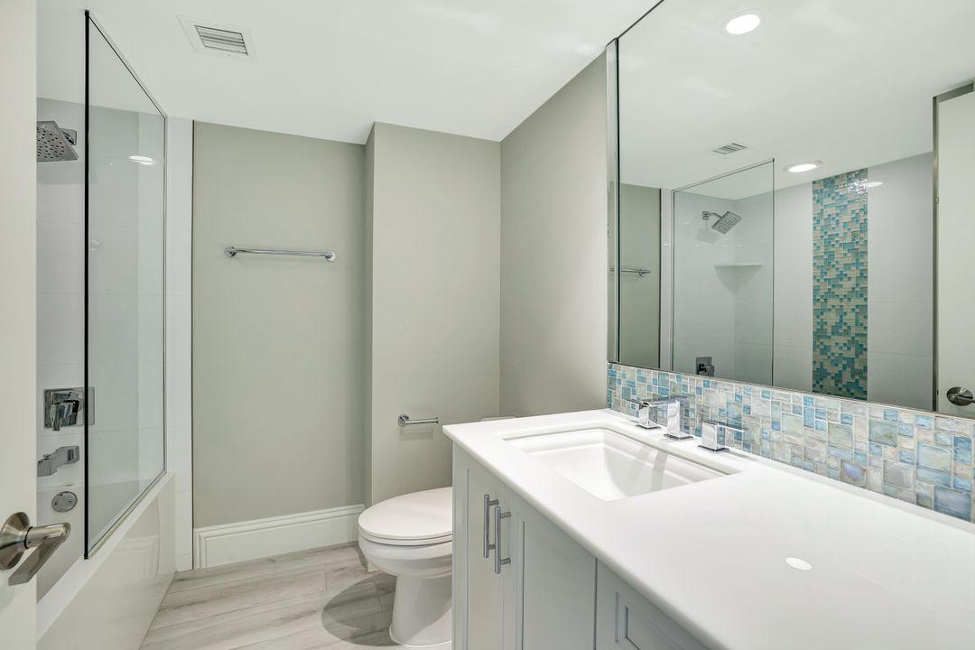 4401 Gulf Shore Blvd N #205, Naples, FL 34103