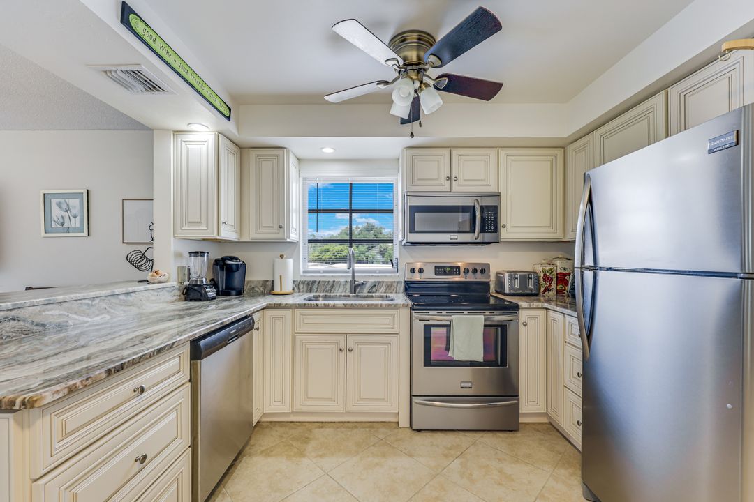 5 High Point Cir W #204, Naples, FL 34103