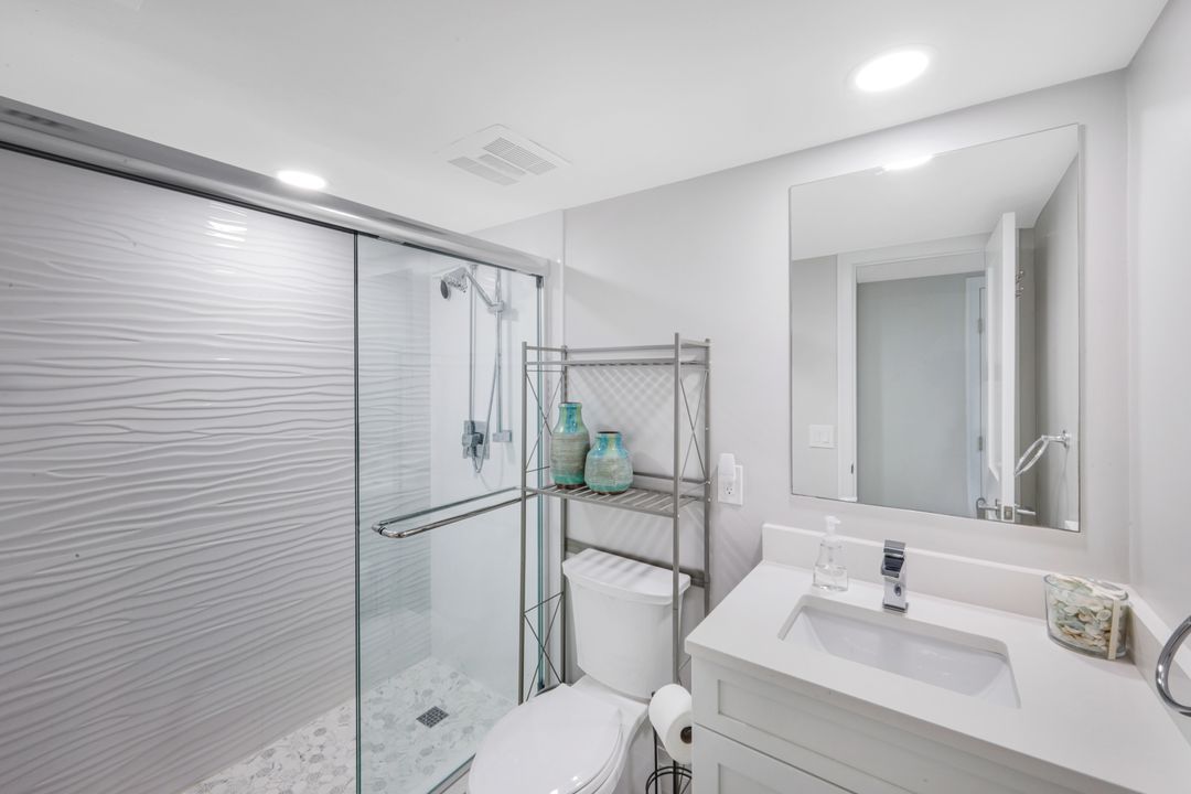 10951 Gulf Shore Dr #1202, Naples, FL 34108