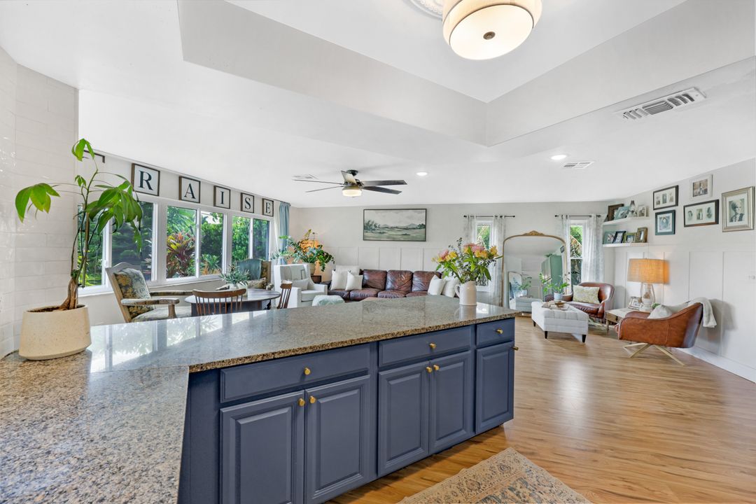 391 Torrey Pines Point, Naples, FL 34113