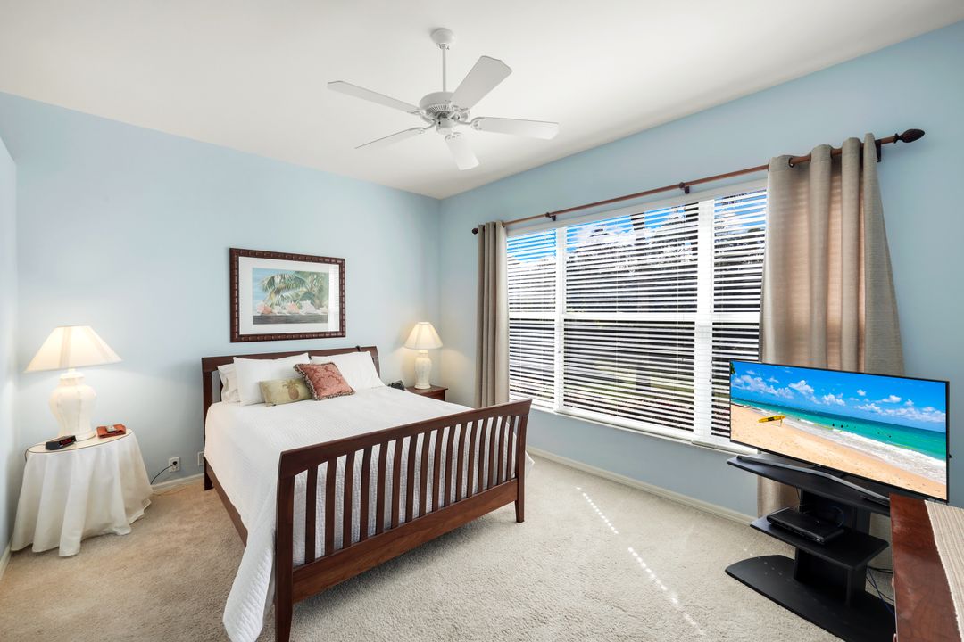 462 Preswick Ln, Naples, FL 34120