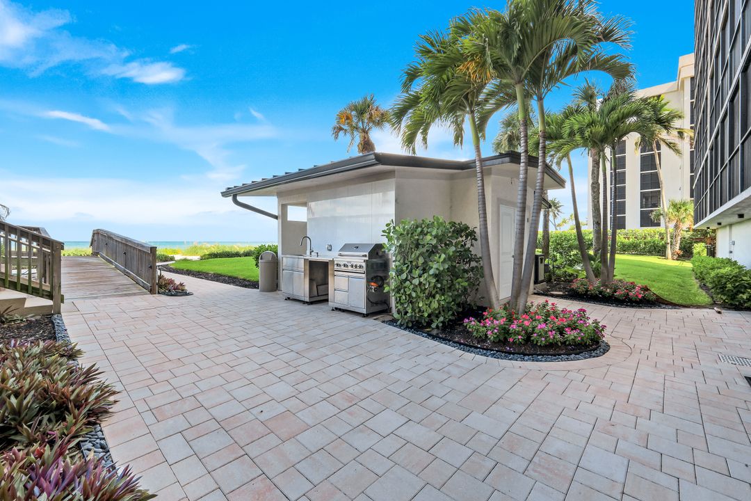 9653 Gulf Shore Dr #303, Naples, FL 34108