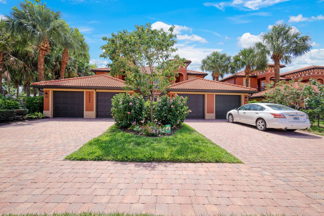 10021 Heather Ln #802, Naples, FL 34119