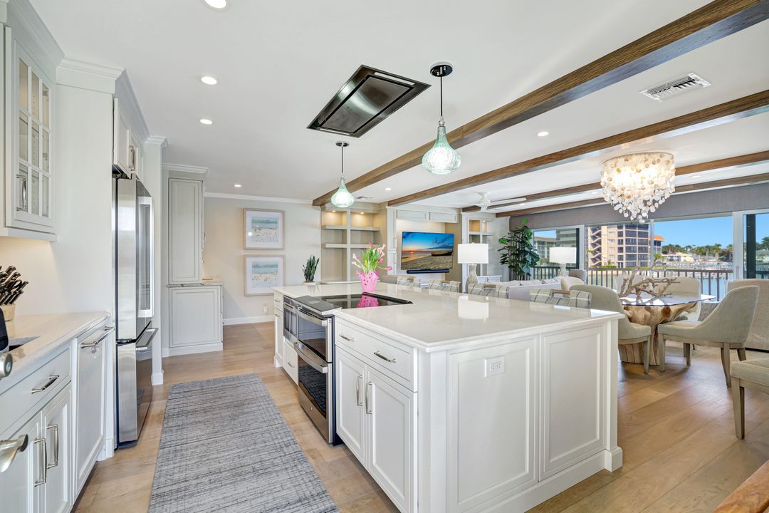 2850 Gulf Shore Blvd N  #201, Naples, FL 34103