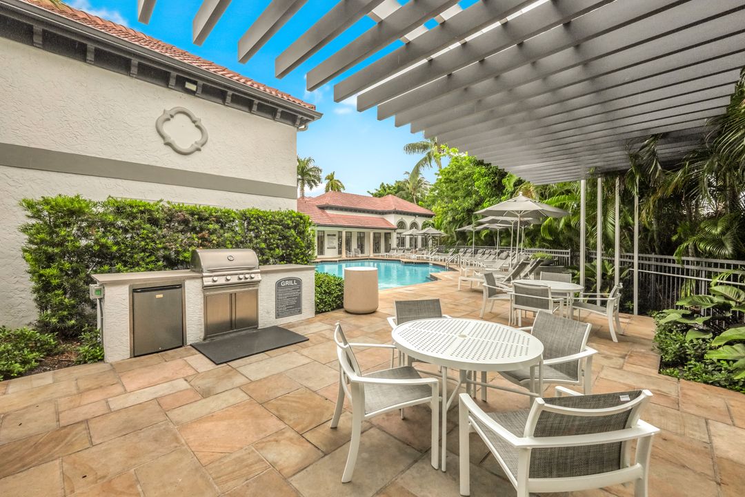 19680 E Country Club Dr, Miami, FL 33180