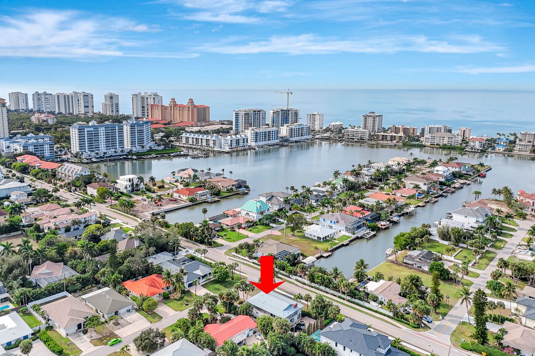 9500 Vanderbilt Dr, Naples, FL 34108