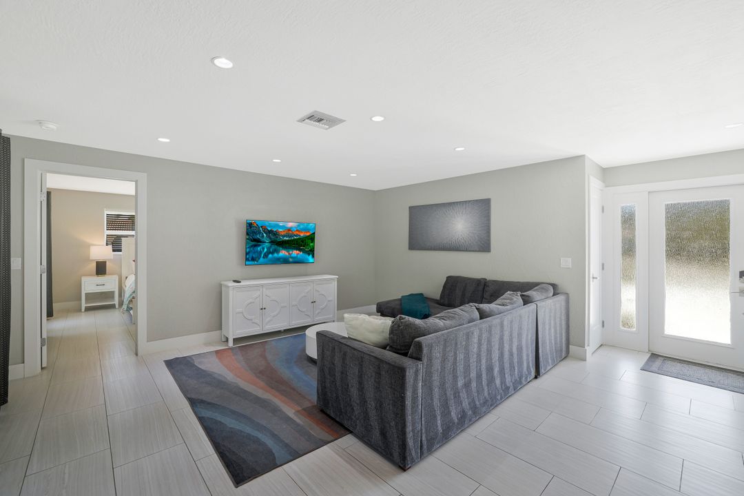 291 W Flamingo Cir, Marco Island, FL 34145