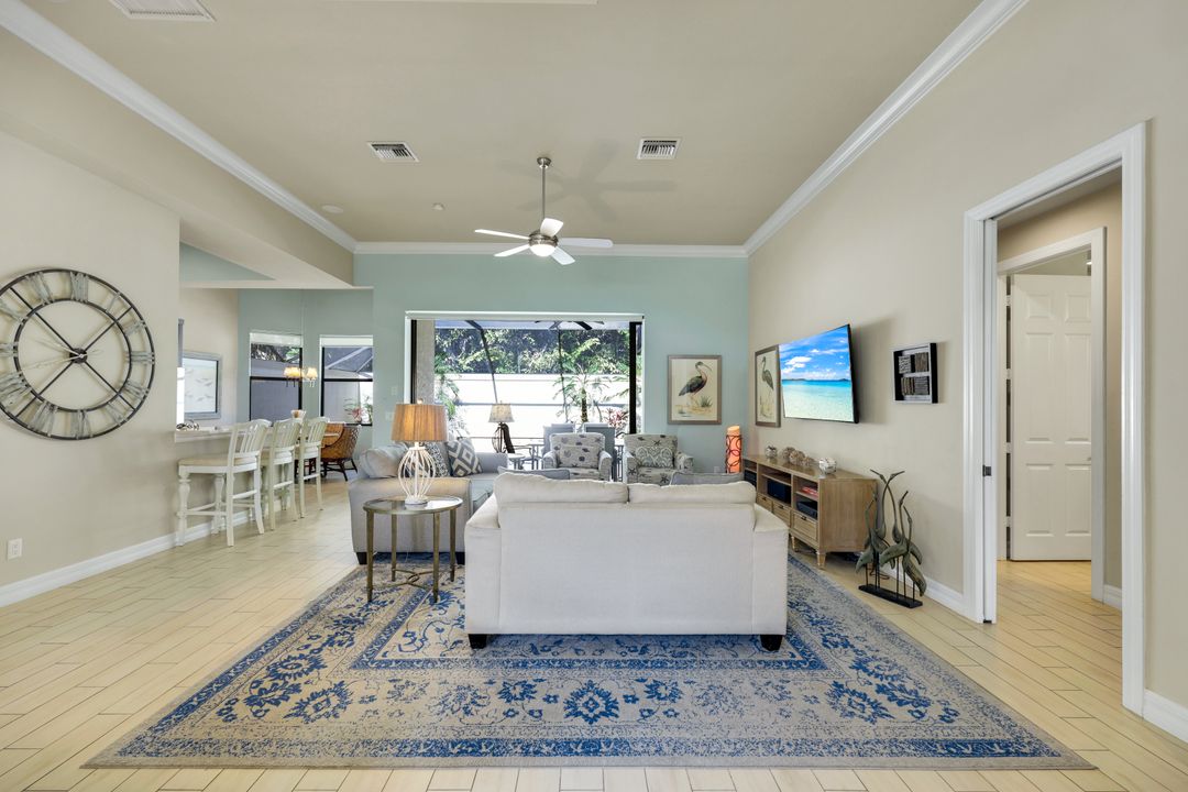 1243 Briarwood Ct, Naples, FL 34104