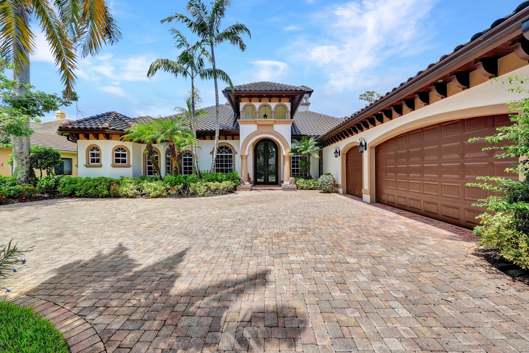 2743 Olde Cypress Dr, Naples, FL 34119