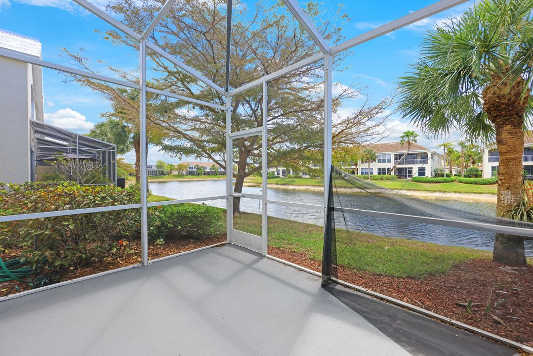 1152 Oxford Ln, Naples, FL 34105