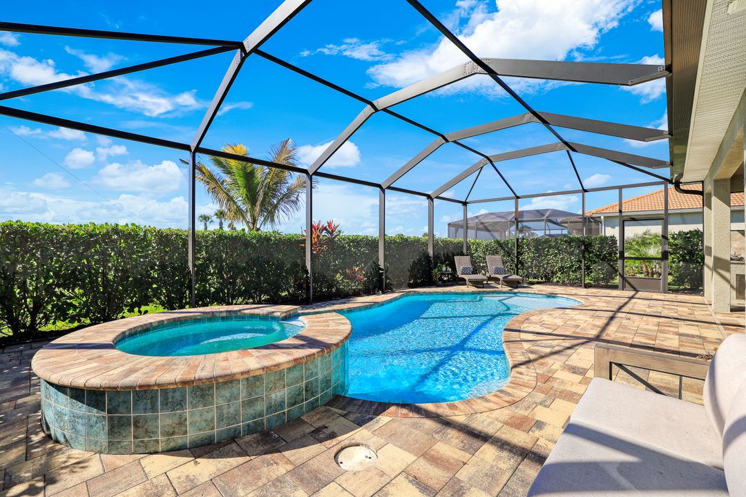 18680 Ensenada Dr, Naples, FL 34114