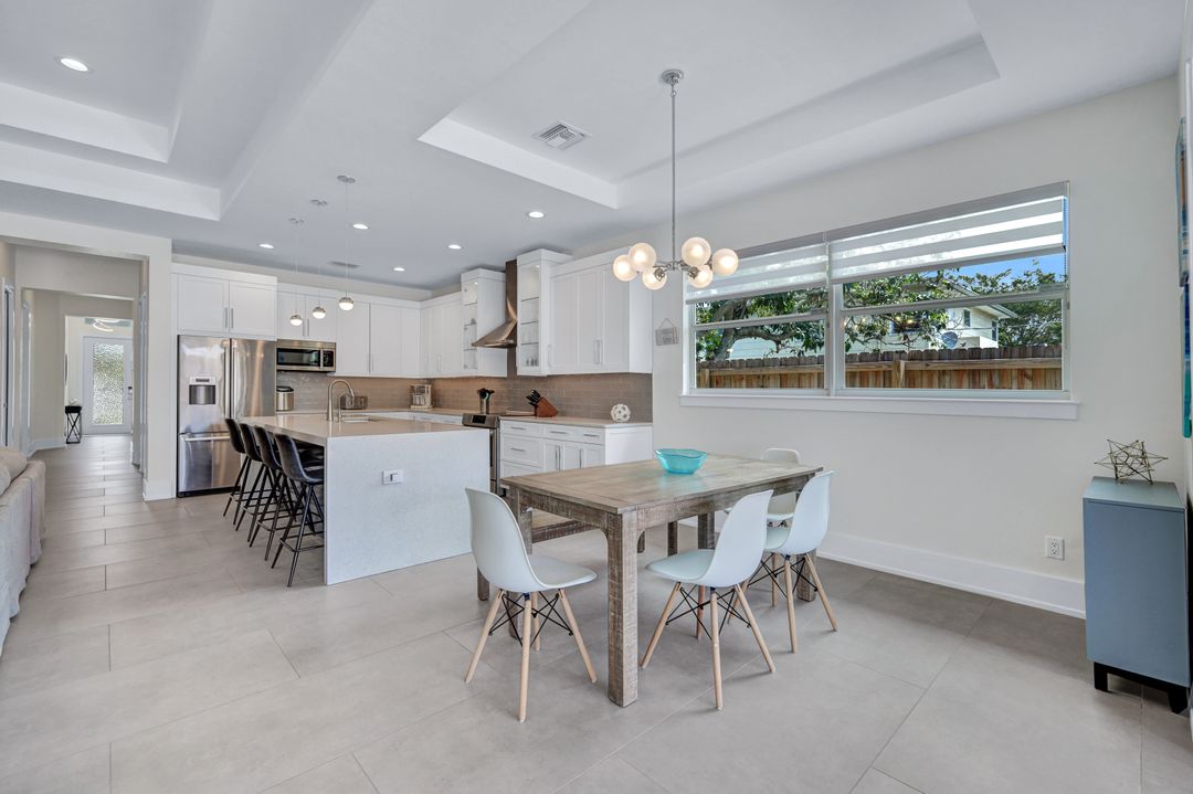 574 94th Ave N, Naples, FL 34108