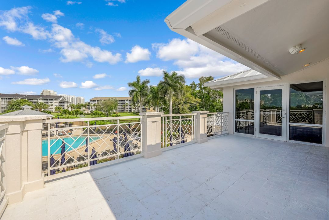 425 Cove Tower Dr  #1501, Naples, FL 34110