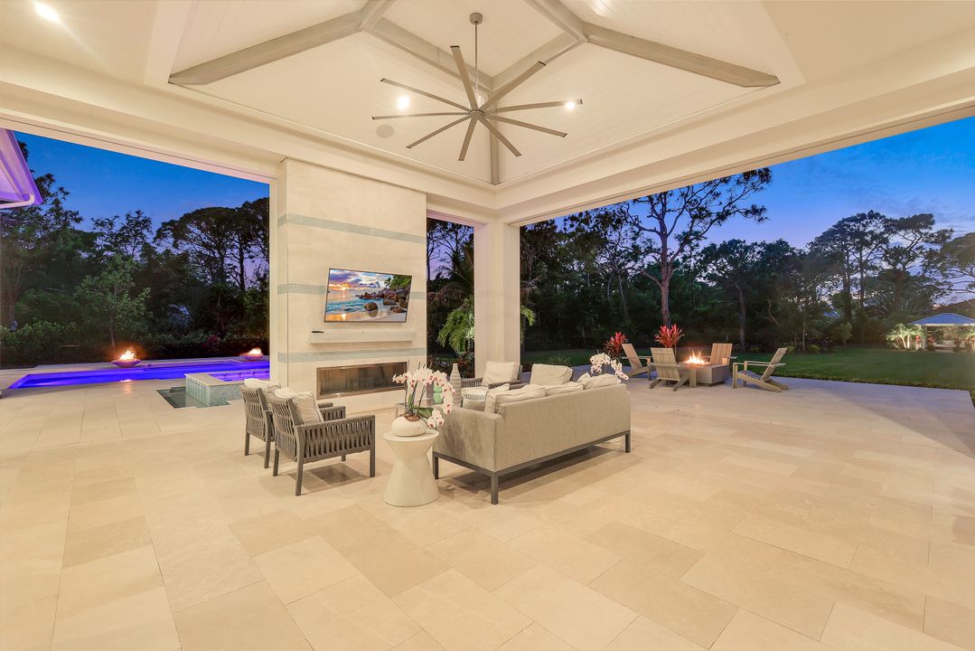 125 Caribbean Rd, Naples, FL 34108