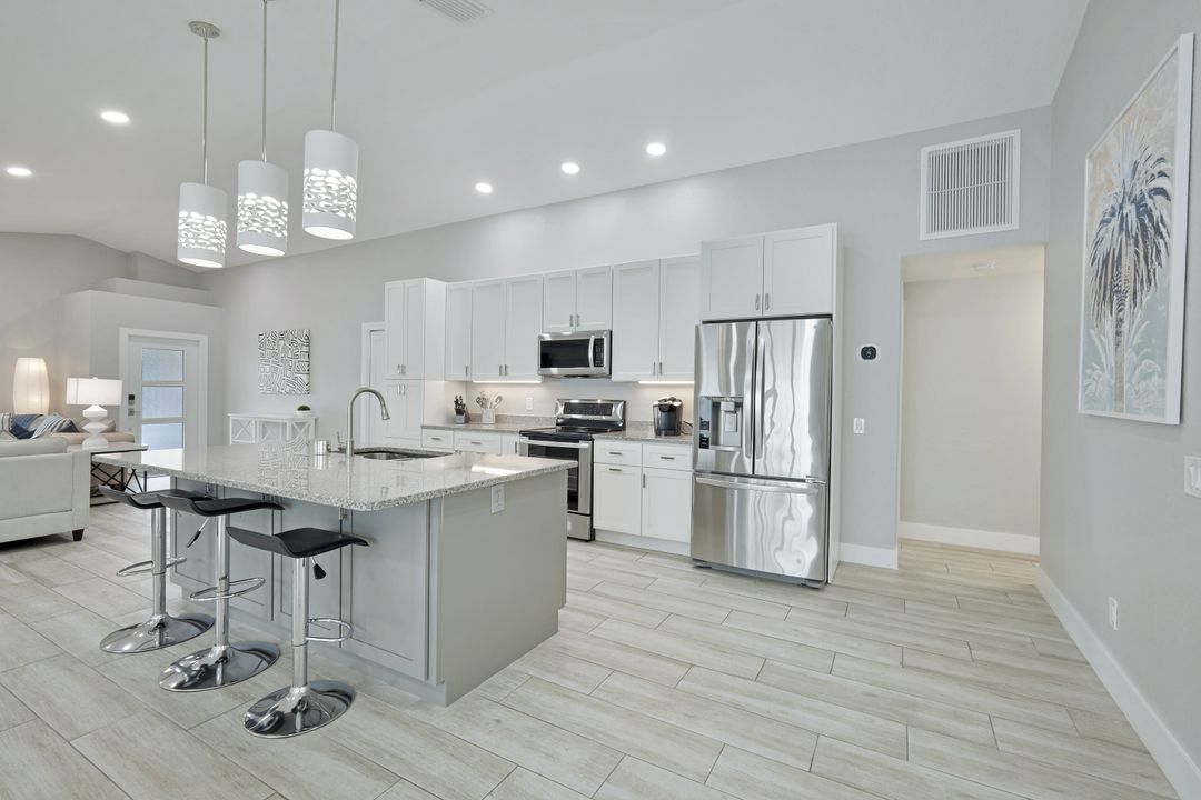 820 102nd Ave N, Naples, FL 34108