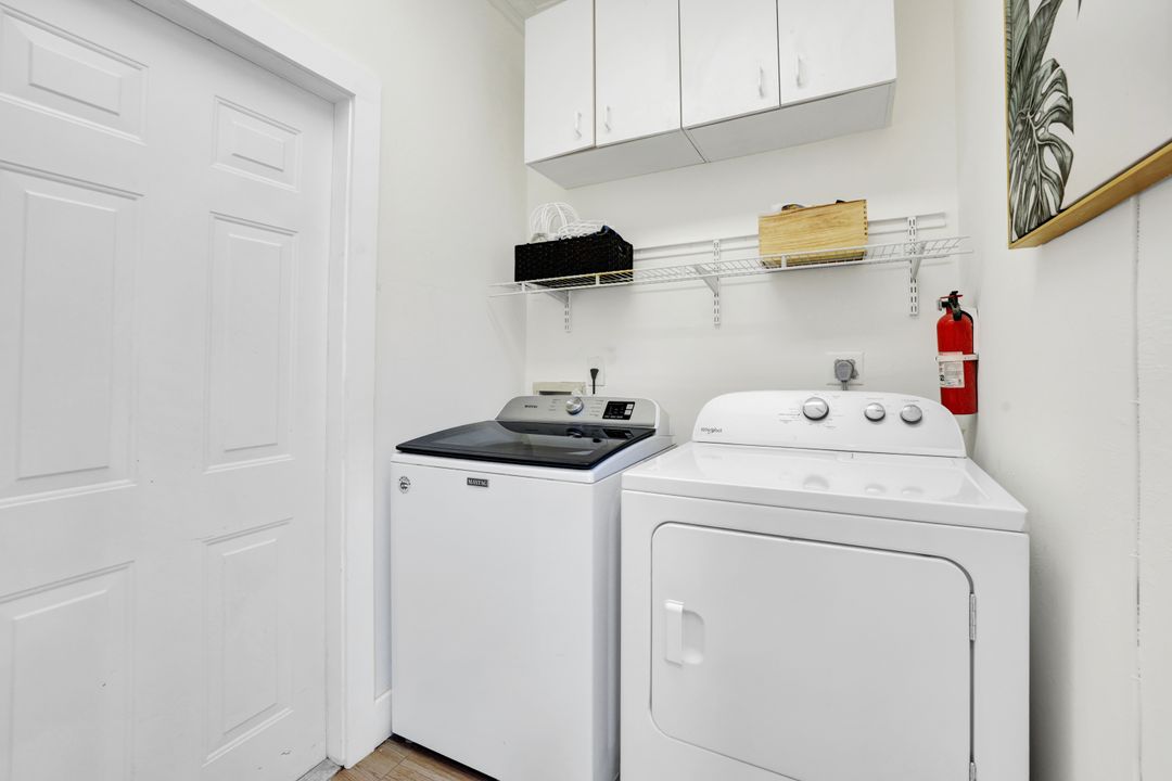 302 Stanhope Cir, Naples, FL 34104