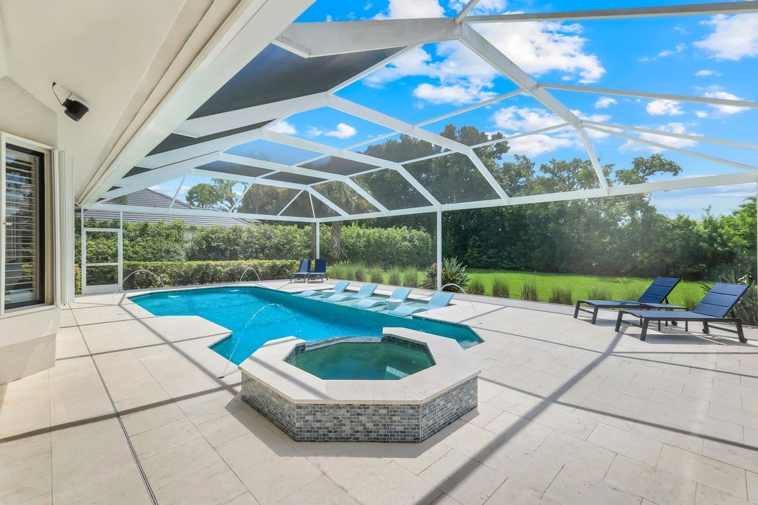 9245 The Ln, Naples, FL 34109