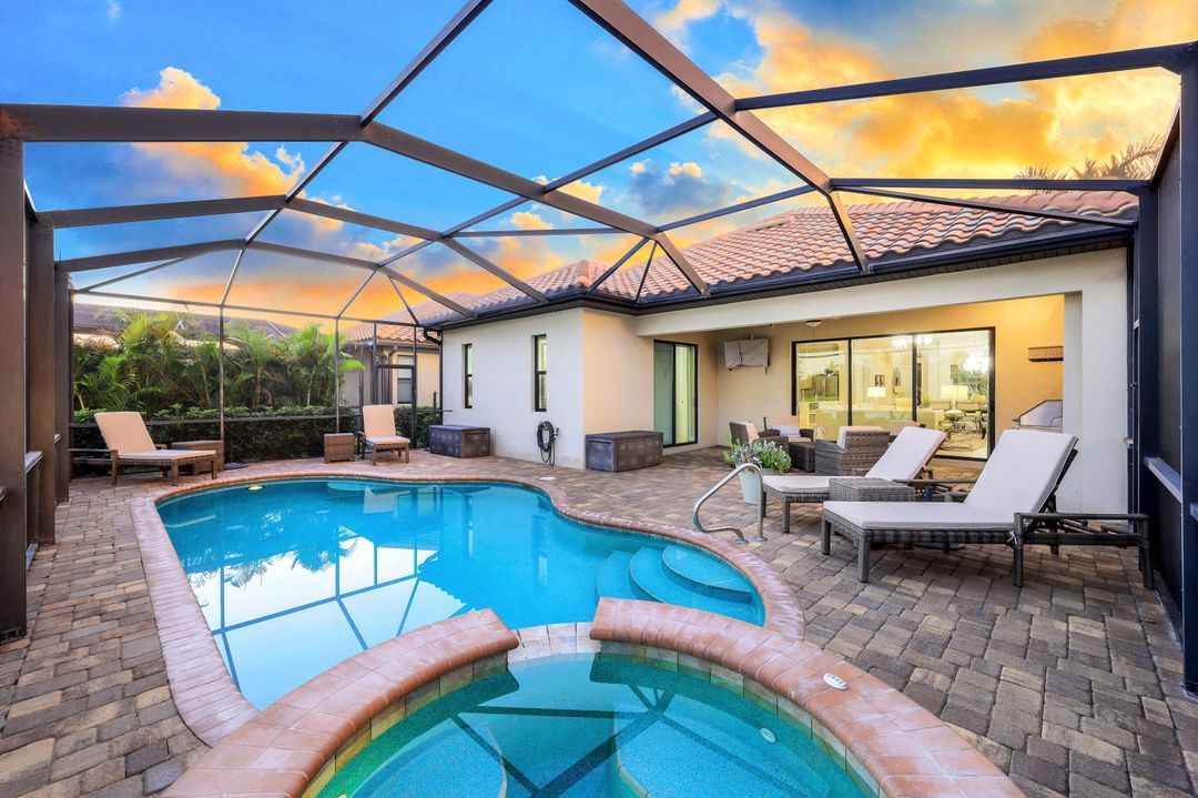 2939 Aviamar Cir, Naples, FL 34114